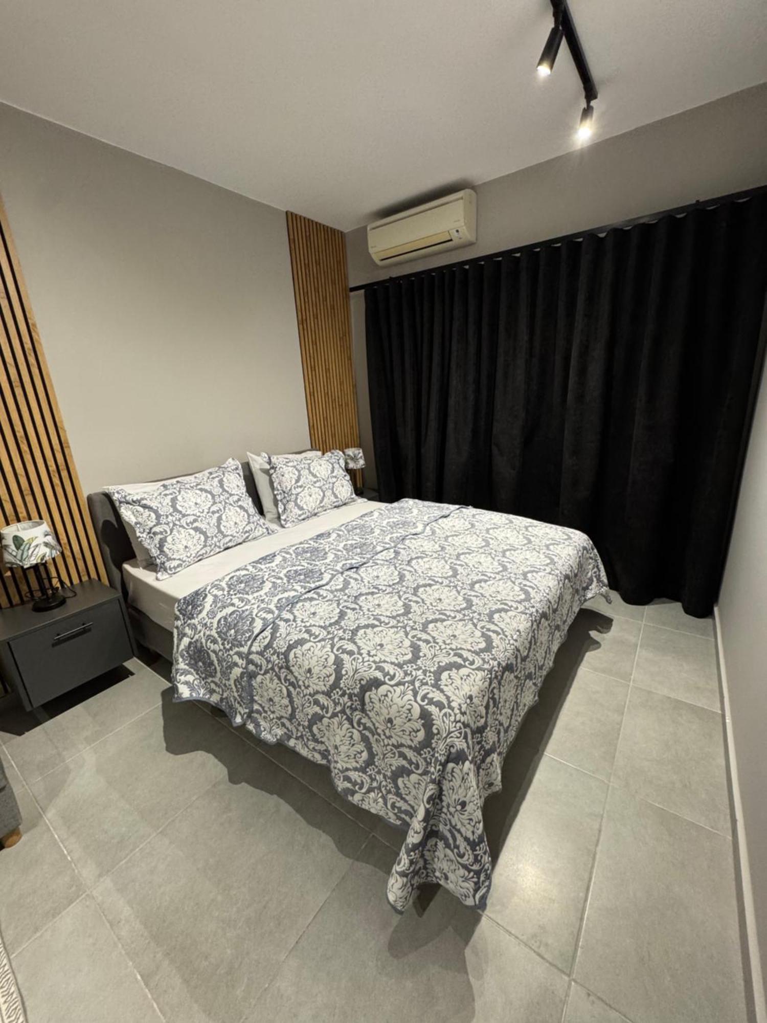 Vartan Lux 4 *