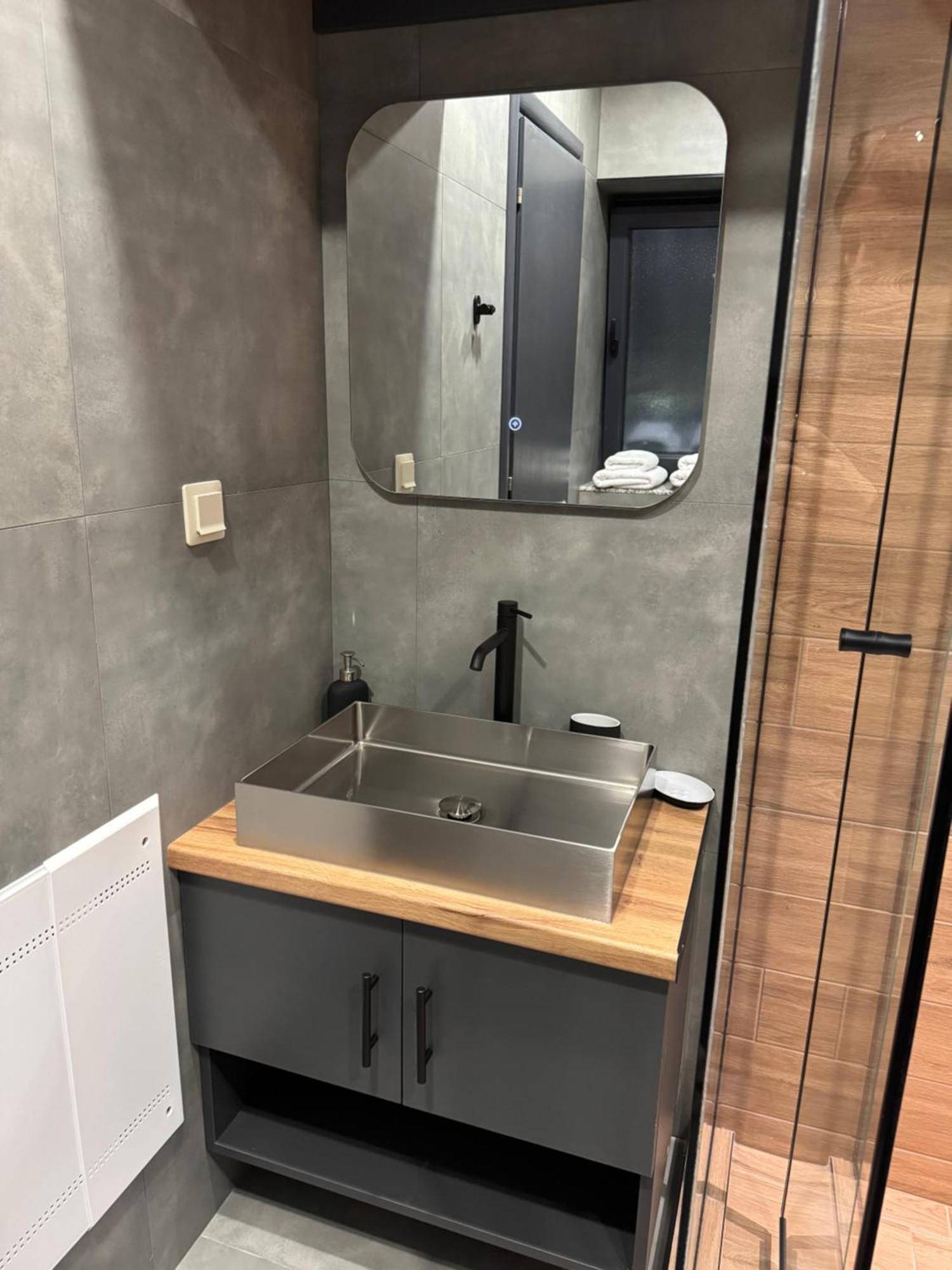 Vartan Lux 4